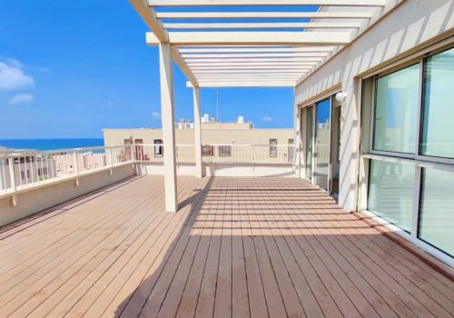 בעג׳מי פנטהאוס בפרוייקט חדש עם נוף נצחי לים!  135 מ״ר + 164 מ״ר גגות! מחסן מעלית ו2 חניות בטאבו!